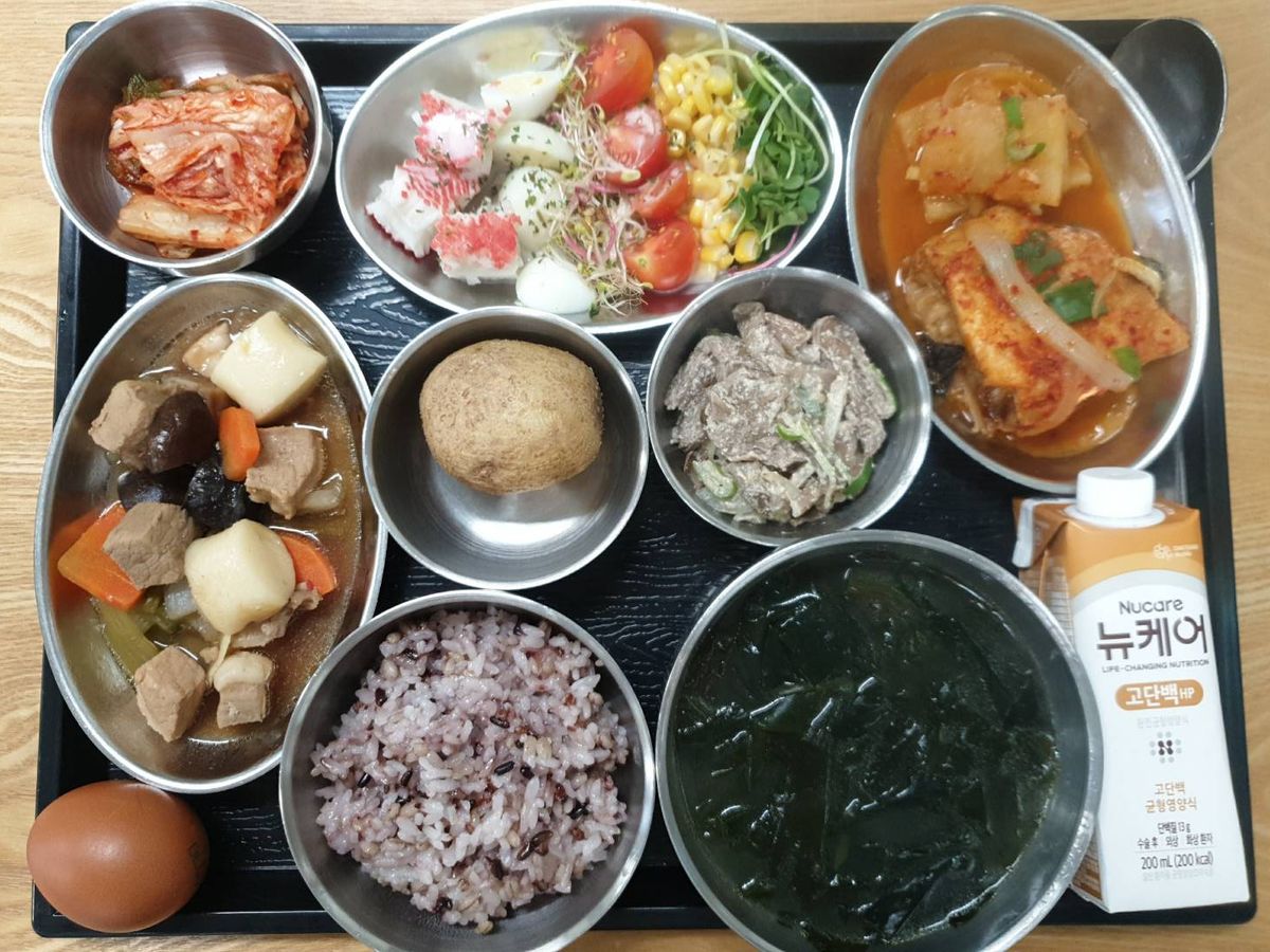 미역국과 조림 반찬
